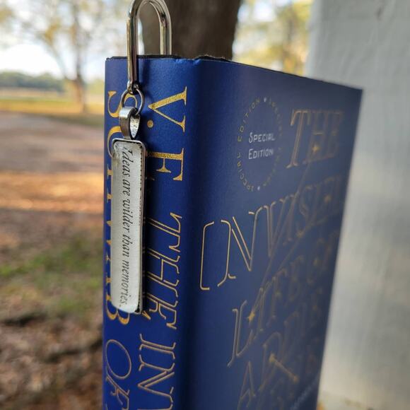 Caraval bookmark made with Legendary book pages - Picture 2 of 2